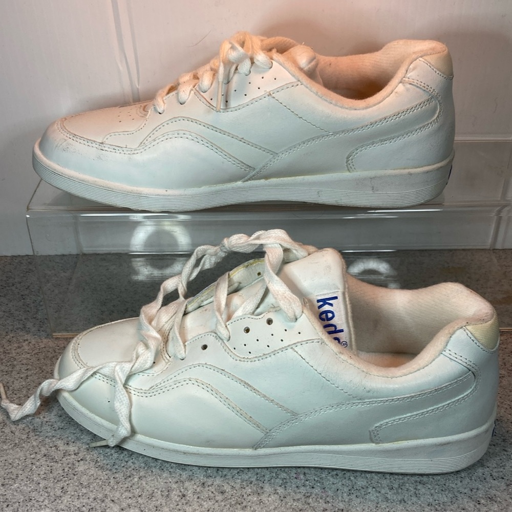 Vintage keds size 7.5 tennis shoes. White leather. Some damage on tongue. Fc1